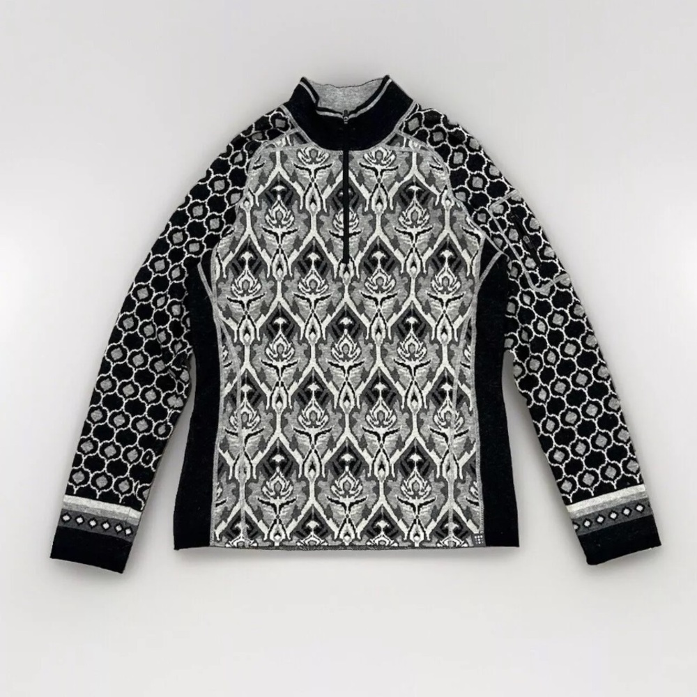 Title Nine Black and Gray Patterned Sweater
